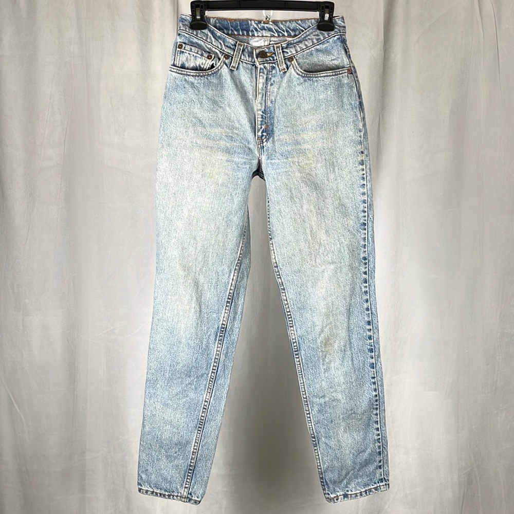 Vintage Levi’s 512 Slim Tapered Leg Denim Jeans.‎
